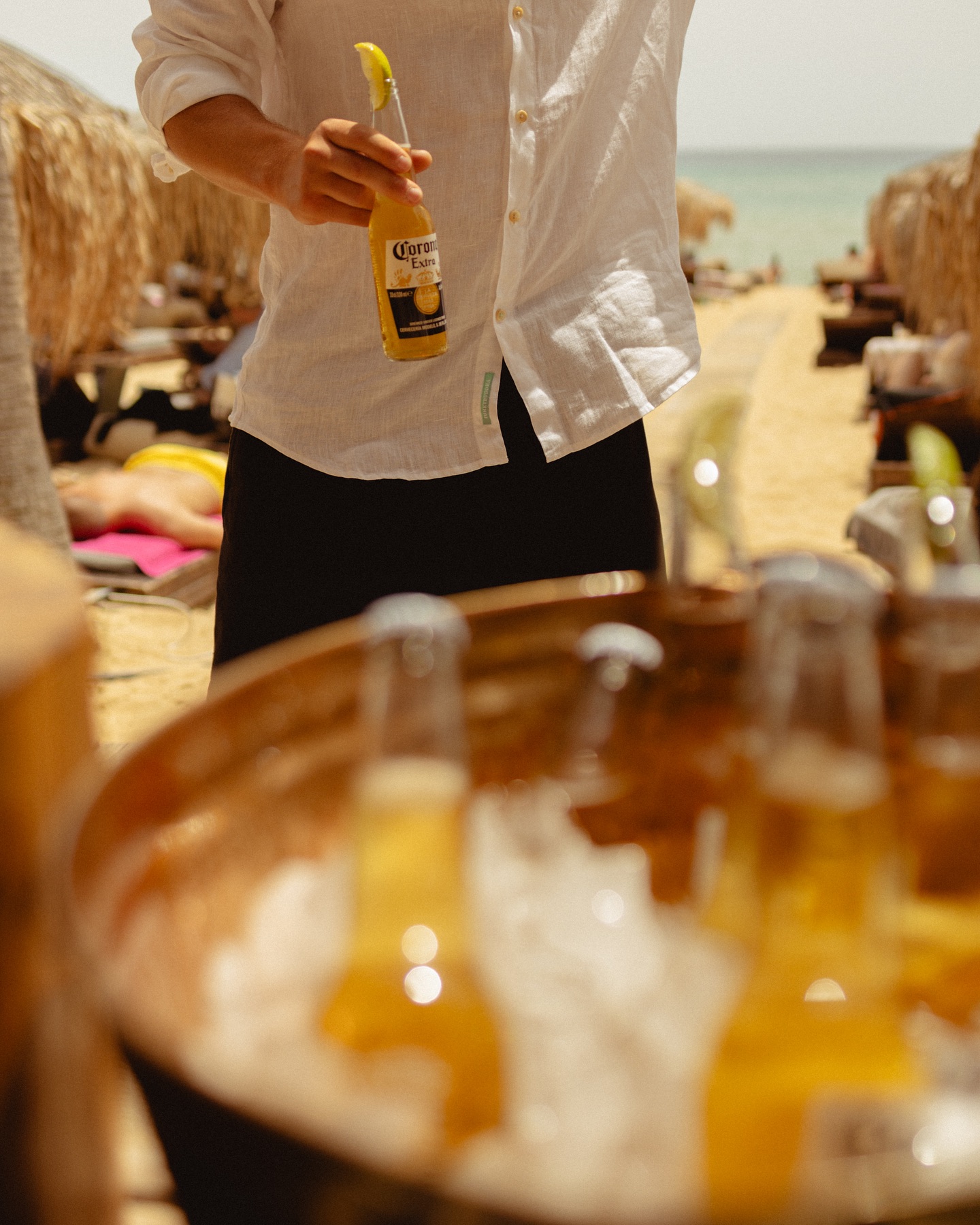 Ιδιωτική VIP καμπάνα (cabana) για πολυτελή εμπειρία χαλάρωσης στους Αμμόλοφους στο Beach Bar Peponi